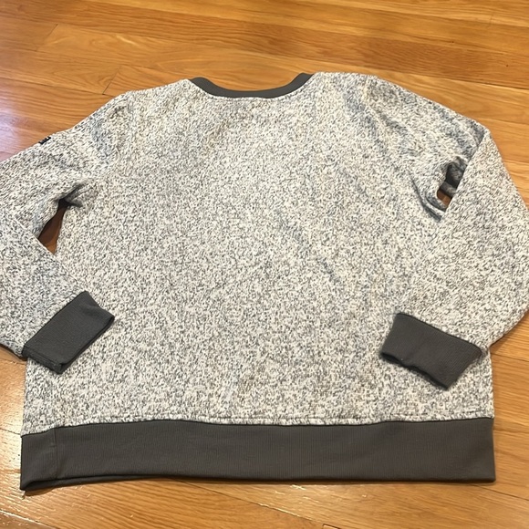 L.L. Bean women lightweight sweater fleece top size medium. - Picture 7 of 9